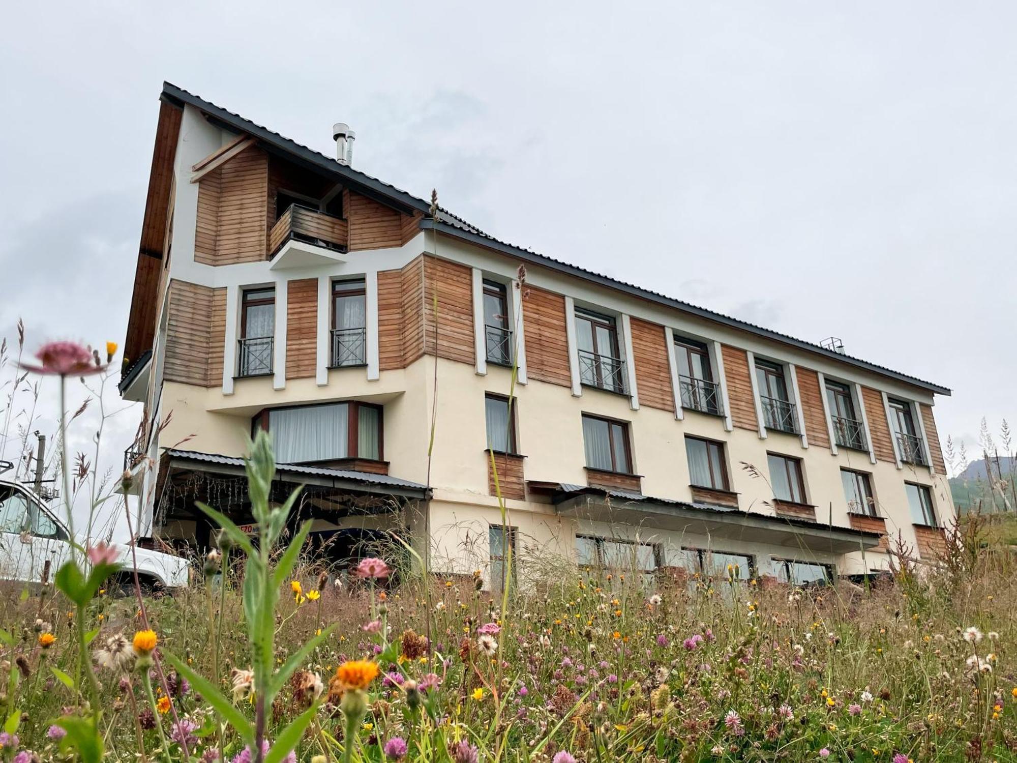 Rezohut Hotel Gudauri Kültér fotó